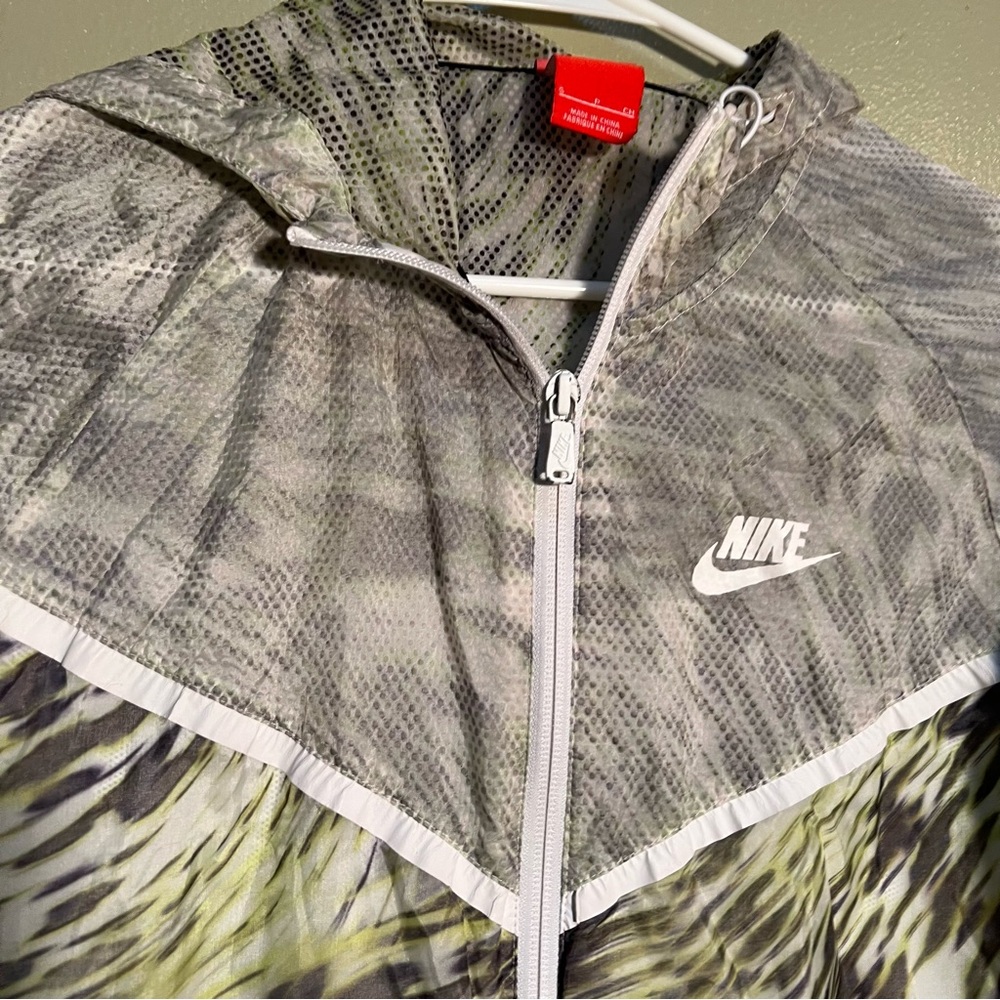 Nike Tech Hyperfuse Windrunner Jacket Green S - image 8